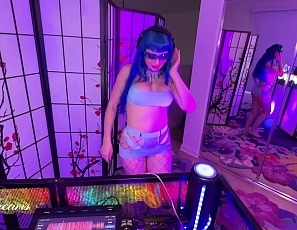 Jewelz Fucks the DJ